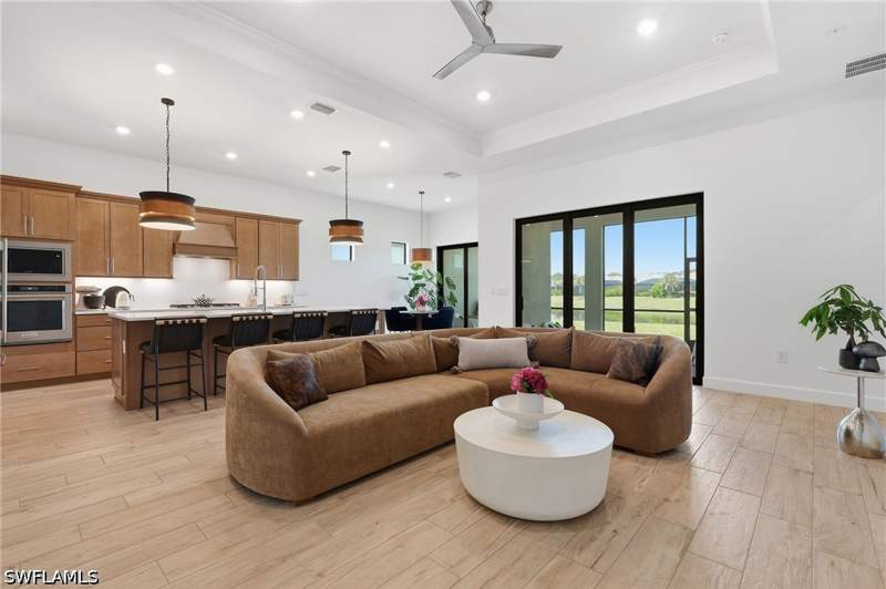3 bedroom SingleFamilyResidence at 1925 Don Benito Way, Terreno At Valencia, Naples — photo 4
