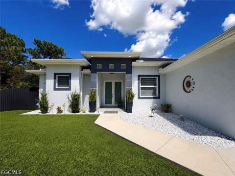 918 Dixie Ave, Lehigh Acres FL - photo 6 of 22