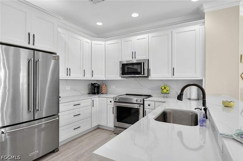 3 bedroom Attached at 8760 Stockbridge Dr, Sommerset Villas, Fort Myers — photo 4