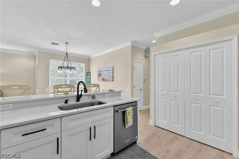 8760 Stockbridge Dr, Fort Myers FL - photo 6 of 49