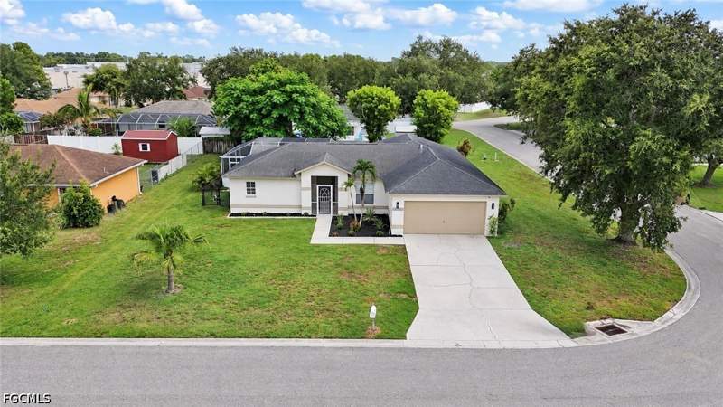 3 bedroom SingleFamilyResidence at 15664 Spring Line Ln, Reserve At Buckingham, Fort Myers — photo 2