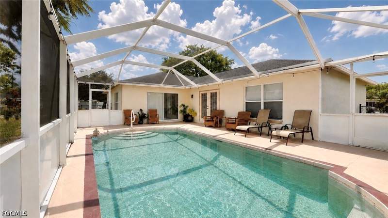 3 bedroom SingleFamilyResidence at 15664 Spring Line Ln, Reserve At Buckingham, Fort Myers — photo 3