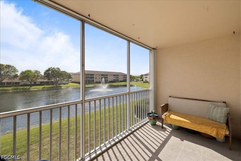 2 bedroom Condominium at 9660 Victoria Ln 206, Victoria Shores, Naples — photo 4