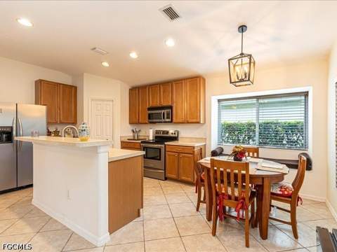 14565 Calusa Palms Dr, Fort Myers FL - photo 7 of 29