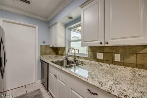 2912 Poinciana Dr, Naples FL - photo 16 of 47