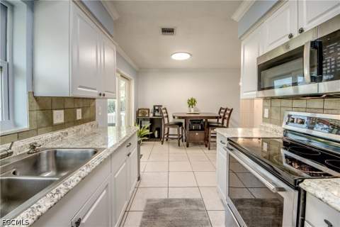 2912 Poinciana Dr, Naples FL - photo 19 of 47