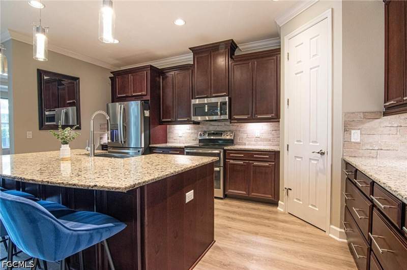 4 bedroom SingleFamilyResidence at 2705 Lambay Ct, Sandoval, Cape Coral — photo 2