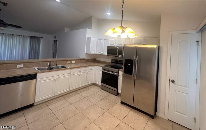 3 bedroom SingleFamilyResidence at 3009 37th St W, Lehigh Acres, Lehigh Acres — photo 3
