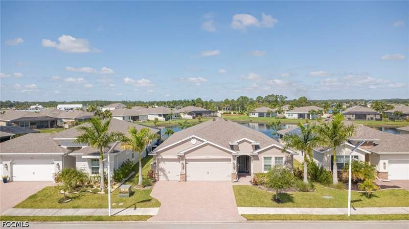 3 bedroom SingleFamilyResidence at 18217 Everson Miles Cir, Brightwater, North Fort Myers — photo 2