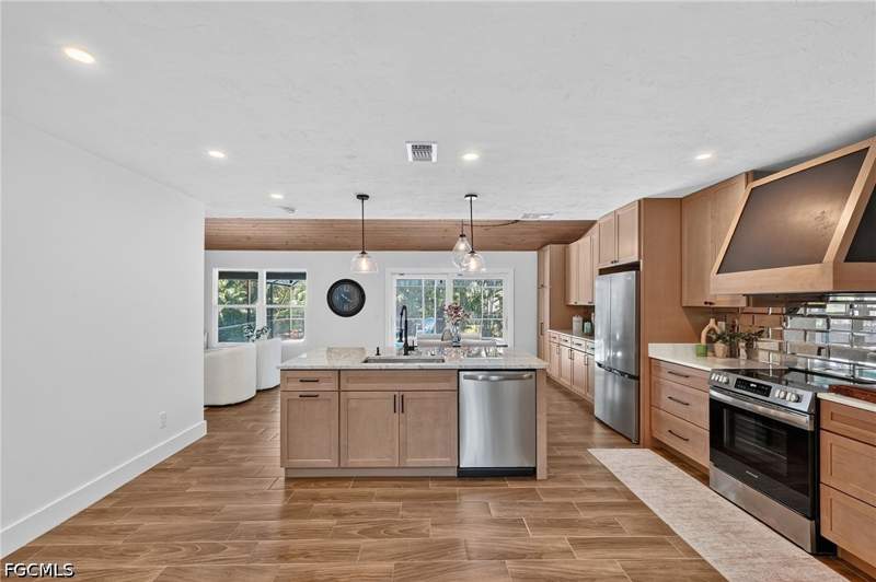 3 bedroom SingleFamilyResidence at 9100 Aster Rd, San Carlos Park, Fort Myers — photo 5