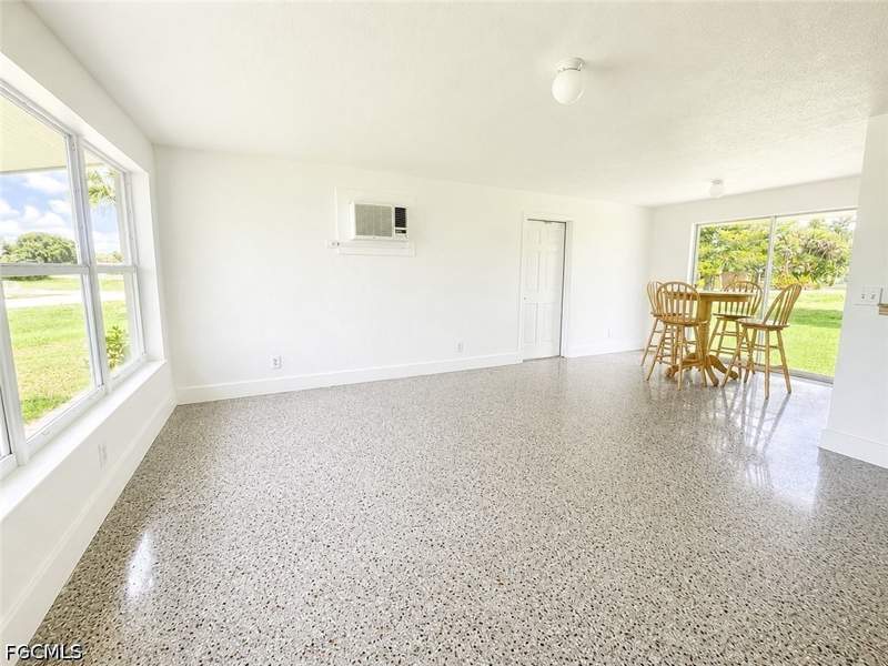 3 bedroom SingleFamilyResidence at 298 6th St NW, Moore Haven, Moore Haven — photo 2