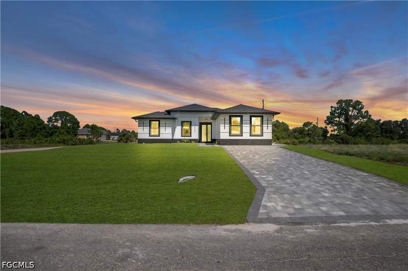 4 bedroom SingleFamilyResidence at 1907 W 14th St, Lehigh Acres, Lehigh Acres — photo 2