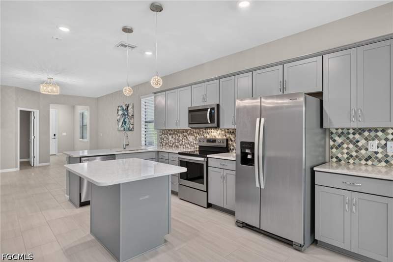 3 bedroom SingleFamilyResidence at 3946 Spotted Eagle Way, Eagle Reserve, Fort Myers — photo 4