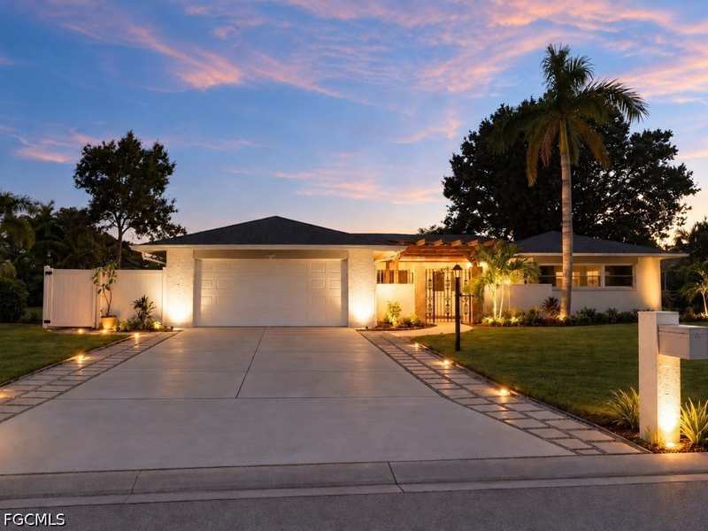 3 bedroom SingleFamilyResidence at 5687 Eichen Cir E, Sunset Cove, Fort Myers — photo 1