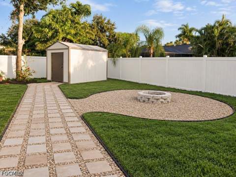 5687 Eichen Cir E, Fort Myers FL - photo 6 of 34