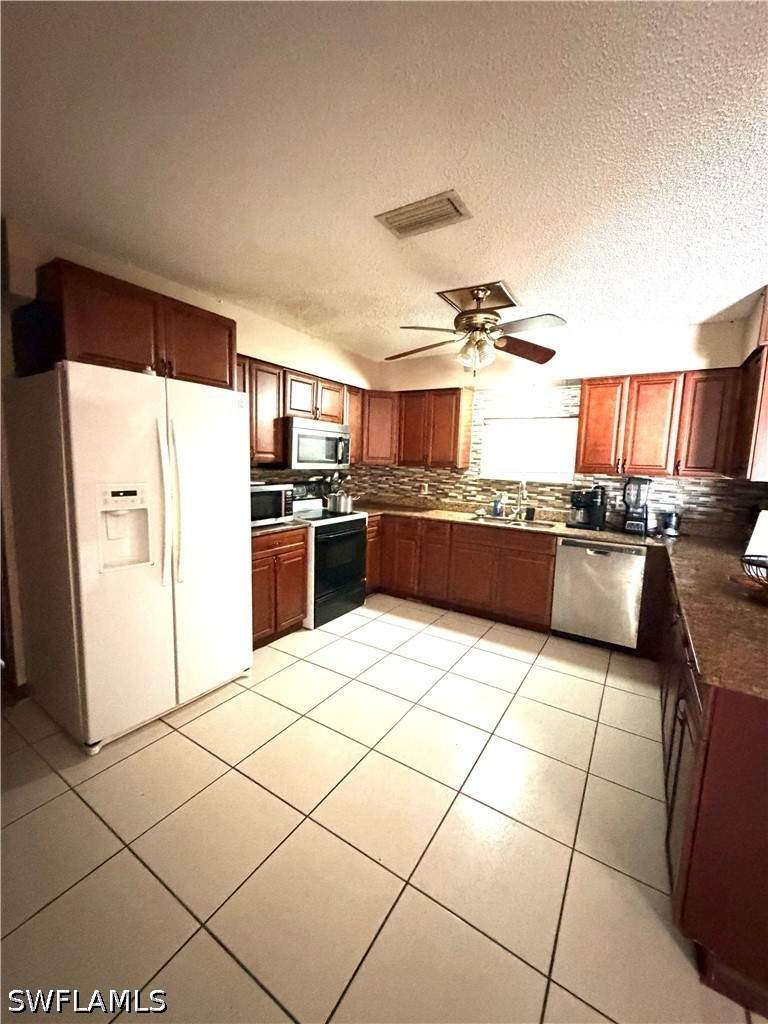 3 bedroom SingleFamilyResidence at 5447 Sholtz ST, NAPLES MANOR, Naples — photo 2