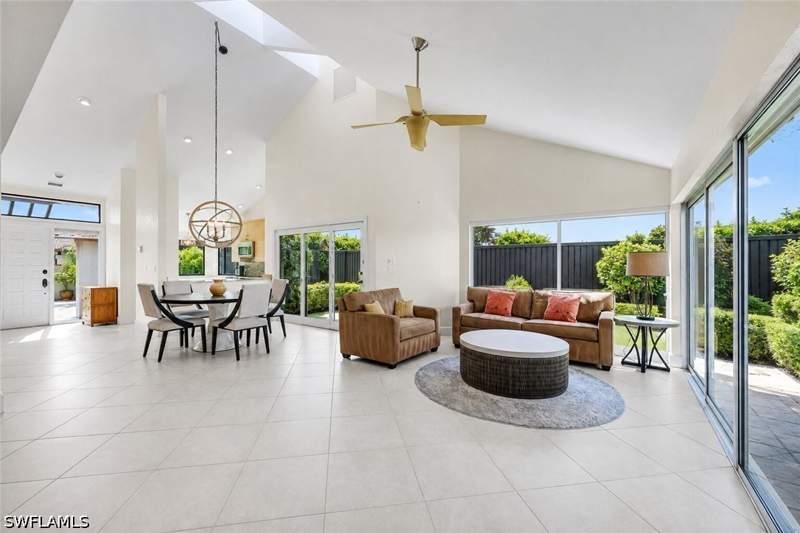 2 bedroom Attached at 529 Bay Villas Ln, Bay Villas, Naples — photo 4