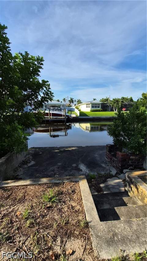 5201 Glade Ct NE, Cape Coral FL - photo 9 of 11