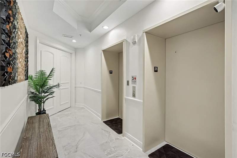 3 bedroom Condominium at 2090 W 1st St E2505, High Point Place, Fort Myers — photo 2