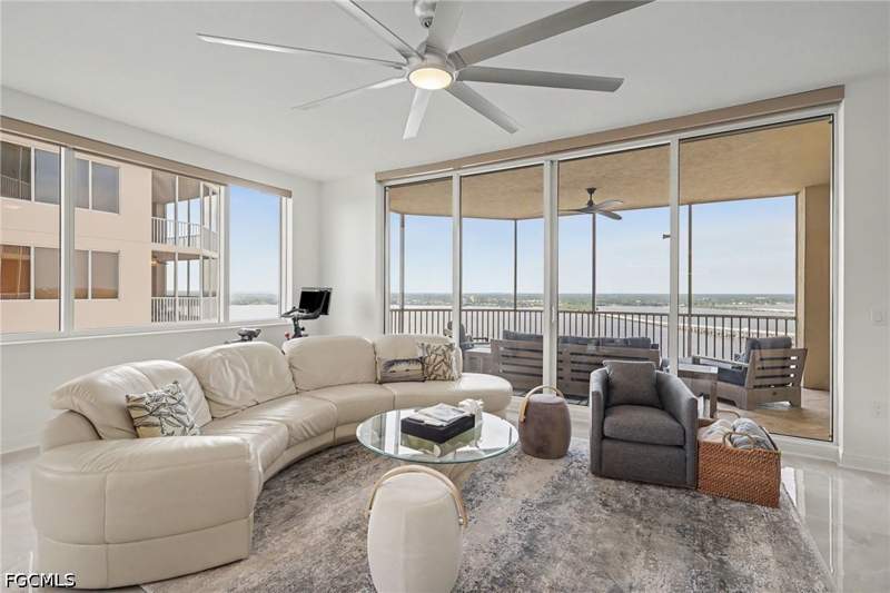 3 bedroom Condominium at 2090 W 1st St E2505, High Point Place, Fort Myers — photo 5