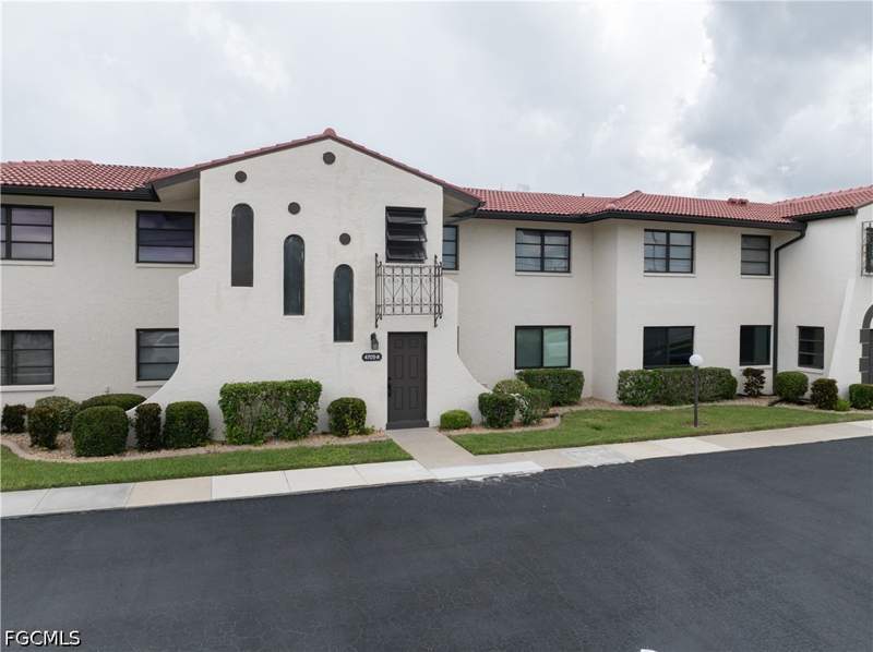 2 bedroom Condominium at 4705 Santa Barbara Blvd 3, Santa Barbara Condo, Cape Coral — photo 2