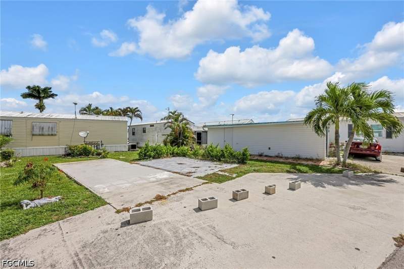 2 bedroom ManufacturedHome at 17142/17145 Casselberry Ln, Granada Lakes Adult Rv Resort, Fort Myers — photo 2