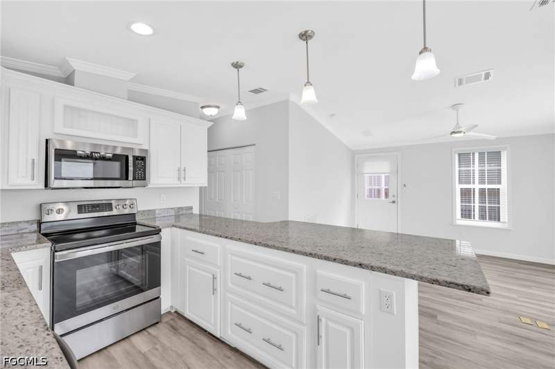 2 bedroom ManufacturedHome at 17142/17145 Casselberry Ln, Granada Lakes Adult Rv Resort, Fort Myers — photo 5