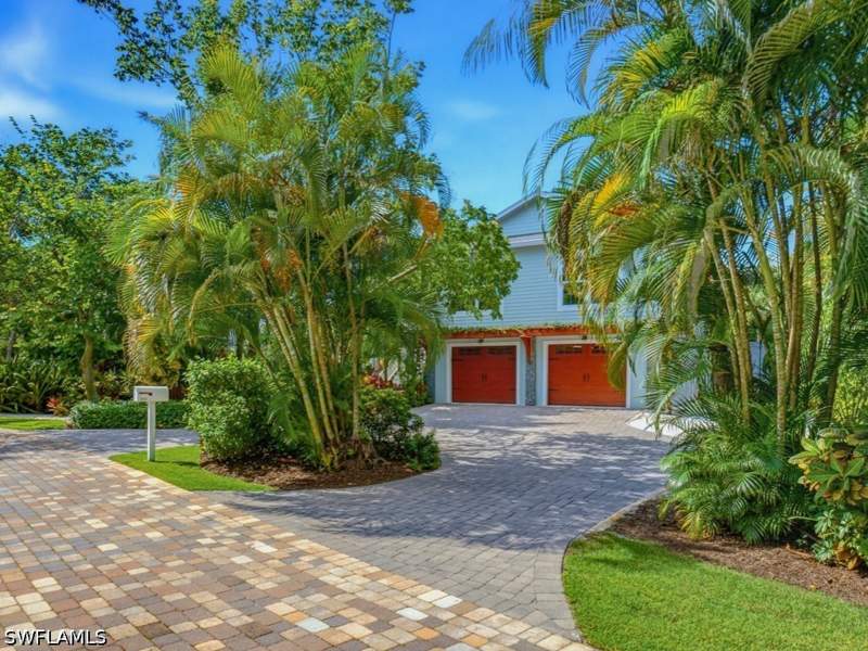 3 bedroom SingleFamilyResidence at 2023 Mills Ln, Inomah, Naples — photo 2