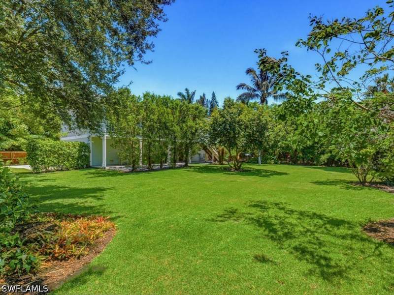 3 bedroom SingleFamilyResidence at 2023 Mills Ln, Inomah, Naples — photo 4