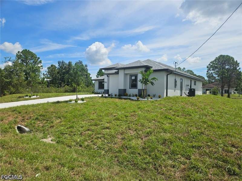 3 bedroom SingleFamilyResidence at 1102 Poinsettia Ave, Lehigh Acres, Lehigh Acres — photo 2