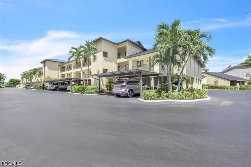 2 bedroom Condominium at 4719 SE 17th Pl 105, Clipper Bay Condo, Cape Coral — photo 2