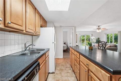 248 Palm Dr 5, Naples FL - photo 10 of 48
