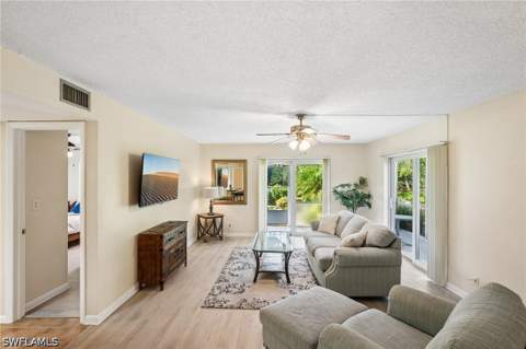 248 Palm Dr 5, Naples FL - photo 12 of 48