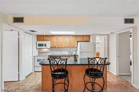 248 Palm Dr 5, Naples FL - photo 8 of 48