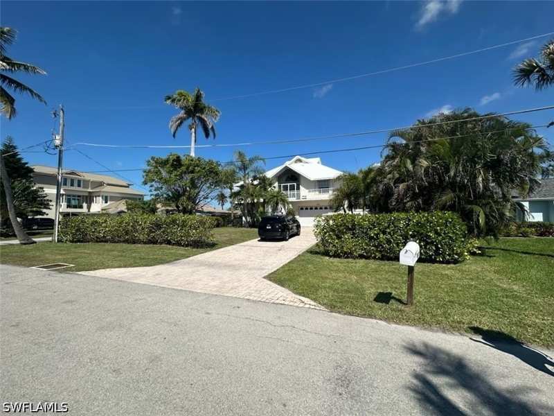 4 bedroom SingleFamilyResidence at 405 Cristobal St, Isles Of Capri, Naples — photo 1