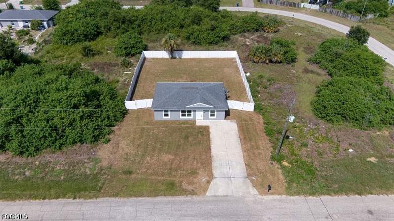 3 bedroom SingleFamilyResidence at 3113 Pebble Ln, Port Labelle, Labelle — photo 3