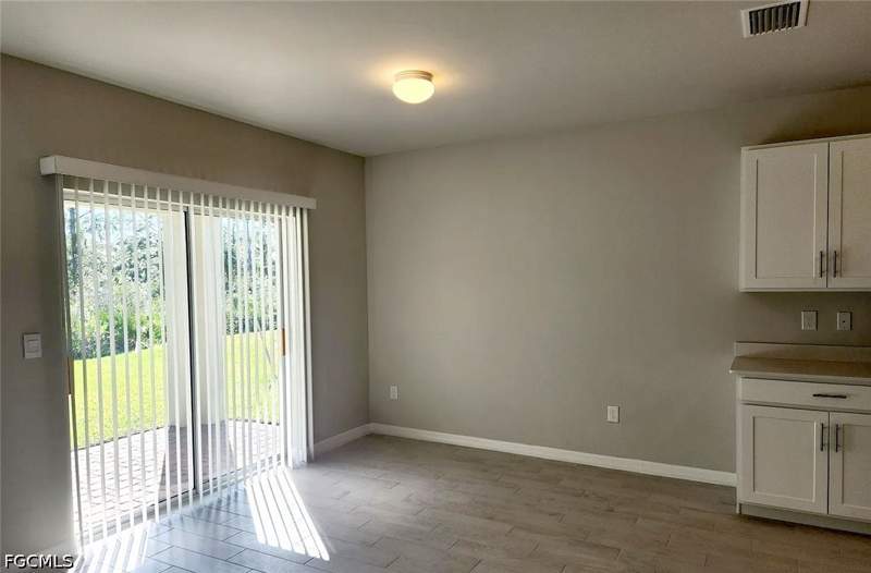 4 bedroom SingleFamilyResidence at 20580 Charles St, Alva, Alva — photo 4