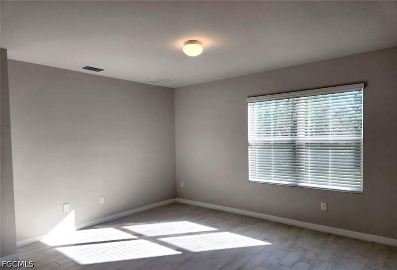 4 bedroom SingleFamilyResidence at 20580 Charles St, Alva, Alva — photo 5