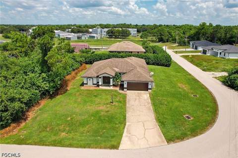 691 Manhattan St E, Lehigh Acres FL - photo 8 of 42