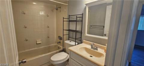 4904 Vincennes Ct 209, Cape Coral FL - photo 15 of 18