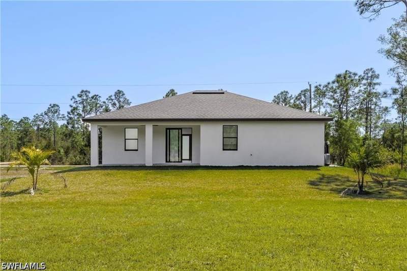 3 bedroom SingleFamilyResidence at 821 Newell St E 821, Lehigh Acres, Lehigh Acres — photo 3