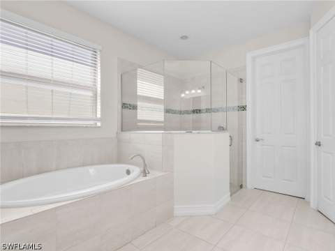 16382 Barclay Ct, Naples FL - photo 23 of 38