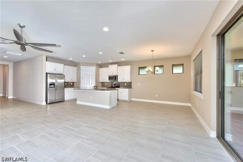 4 bedroom SingleFamilyResidence at 16354 Barclay Ct, Barrington Cove, Naples — photo 3