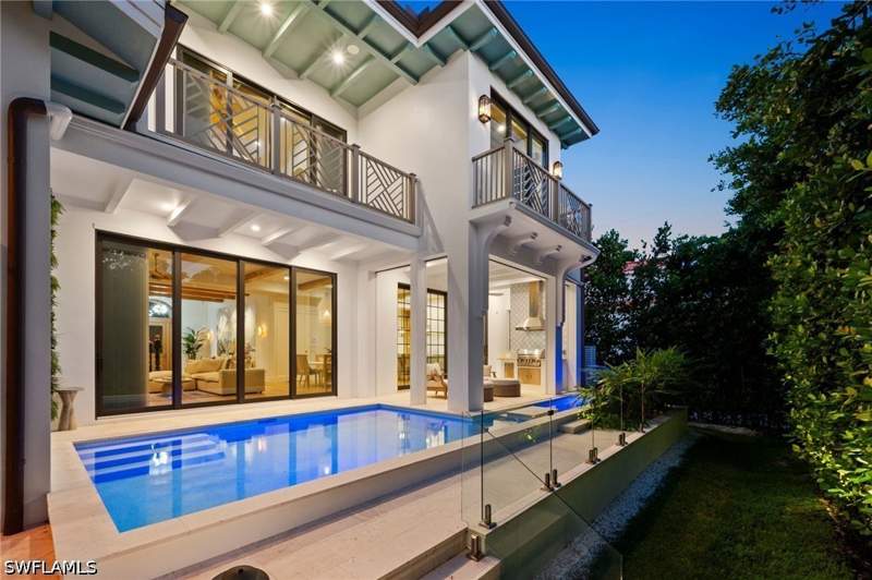 5 bedroom SingleFamilyResidence at 1140 8th St S, Olde Naples, Naples — photo 3