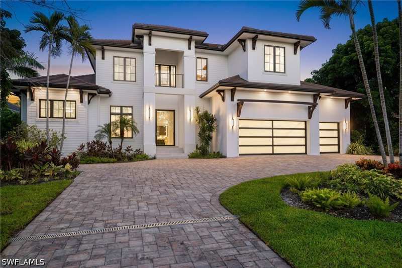 5 bedroom SingleFamilyResidence at 3280 Crayton Rd, Moorings, Naples — photo 1