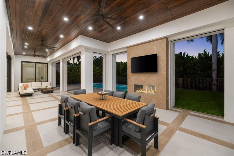 5 bedroom SingleFamilyResidence at 3280 Crayton Rd, Moorings, Naples — photo 3
