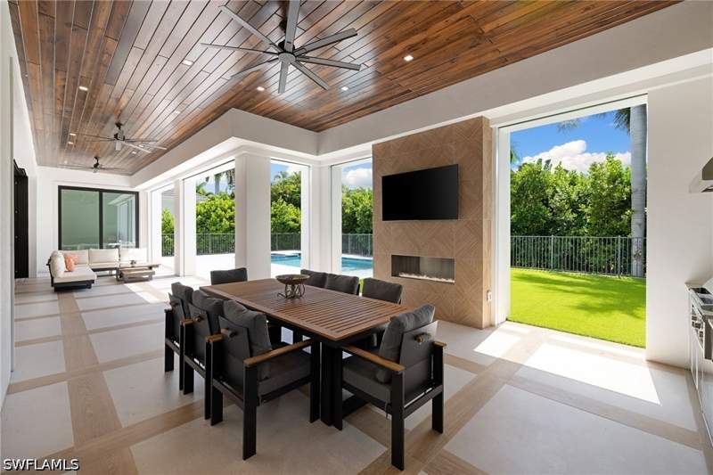 5 bedroom SingleFamilyResidence at 3280 Crayton Rd, Moorings, Naples — photo 4