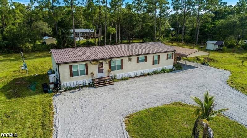 3 bedroom ManufacturedHome at 4075 Fort Center Ave, Fort Denaud Acres Unit 2, Labelle — photo 2