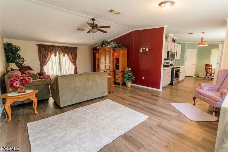3 bedroom ManufacturedHome at 4075 Fort Center Ave, Fort Denaud Acres Unit 2, Labelle — photo 3