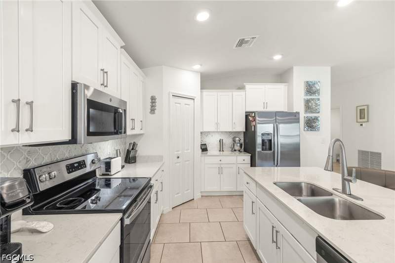 4 bedroom SingleFamilyResidence at 3813 Treasure Oak Way, Oakview, Fort Myers — photo 4